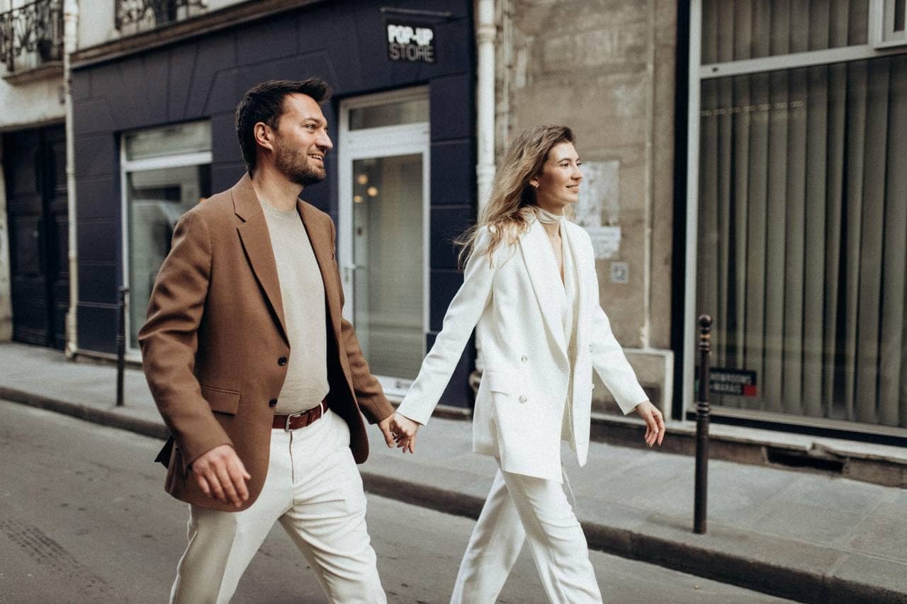 Promenade à deux dans la ville.