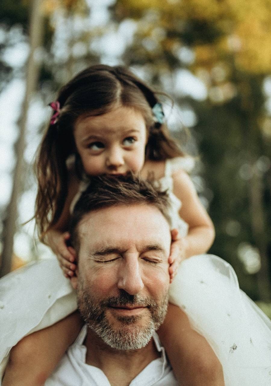 Portrait de famille, lumière douce.