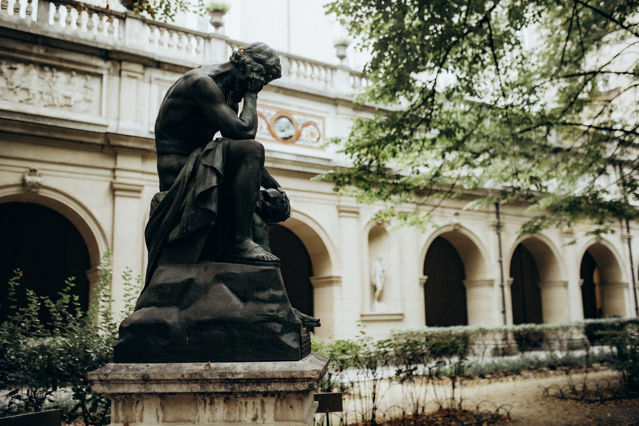 Sous les arcades — 2 / 44
