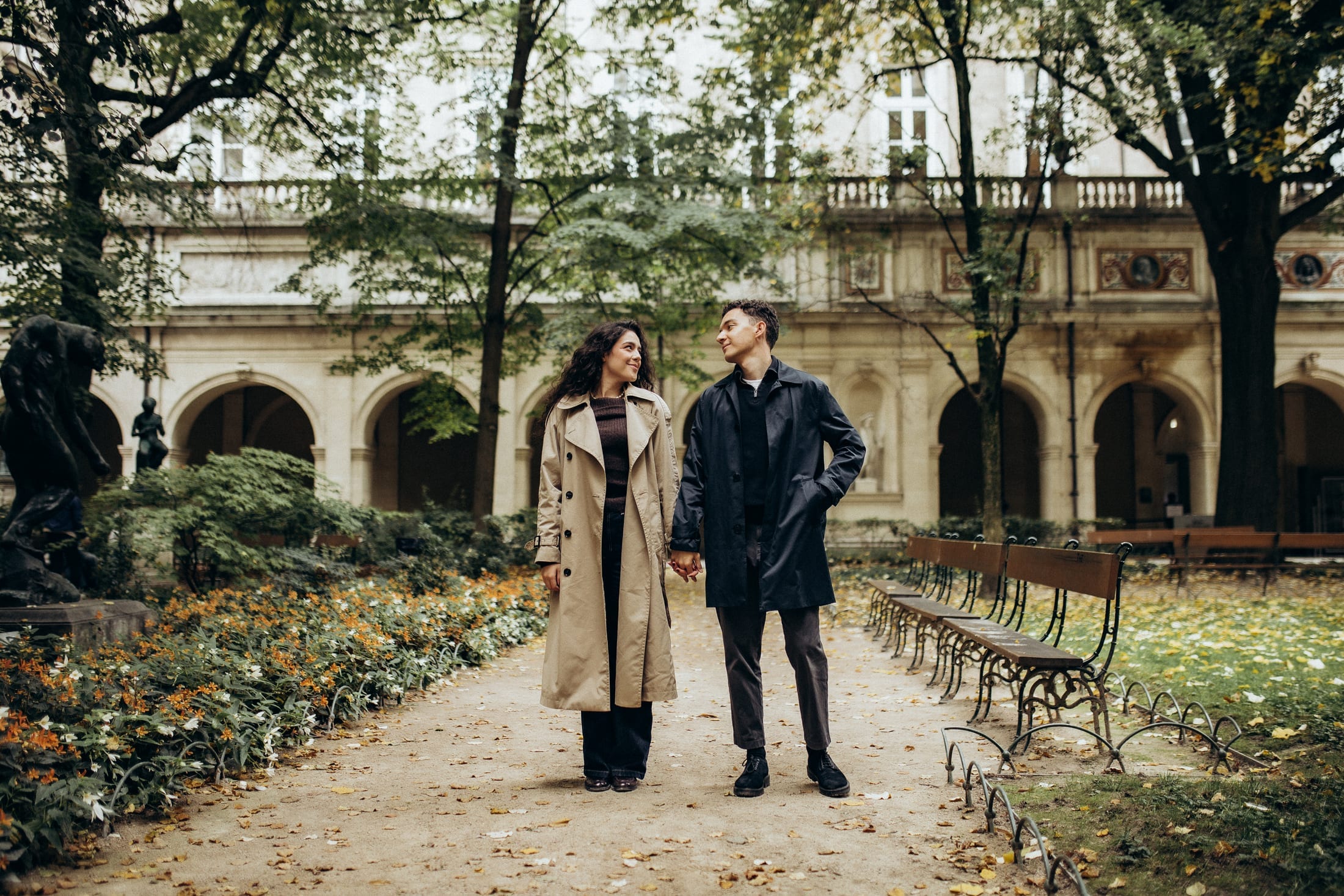 Sous les arcades — 36 / 44