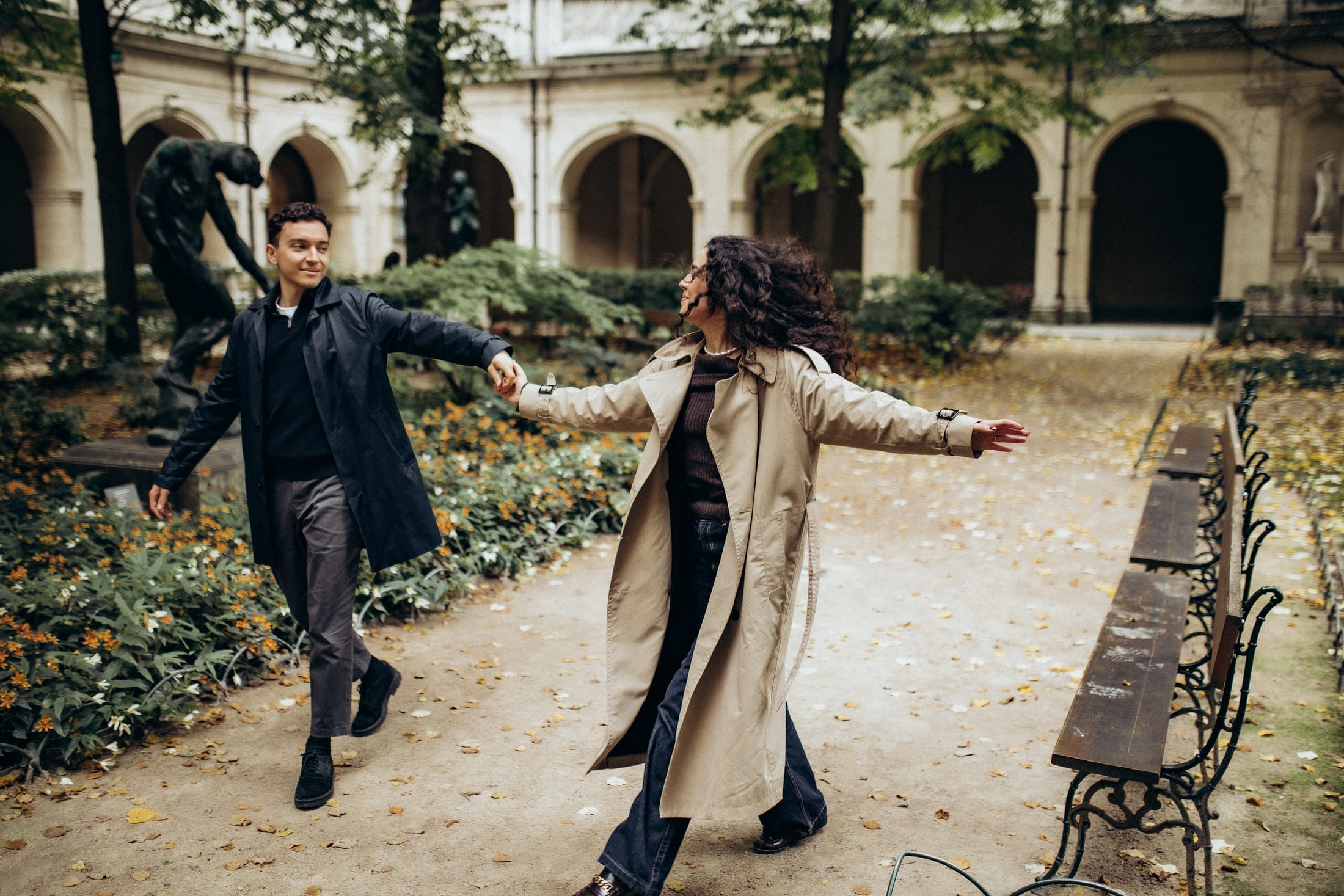 Sous les arcades — 38 / 44
