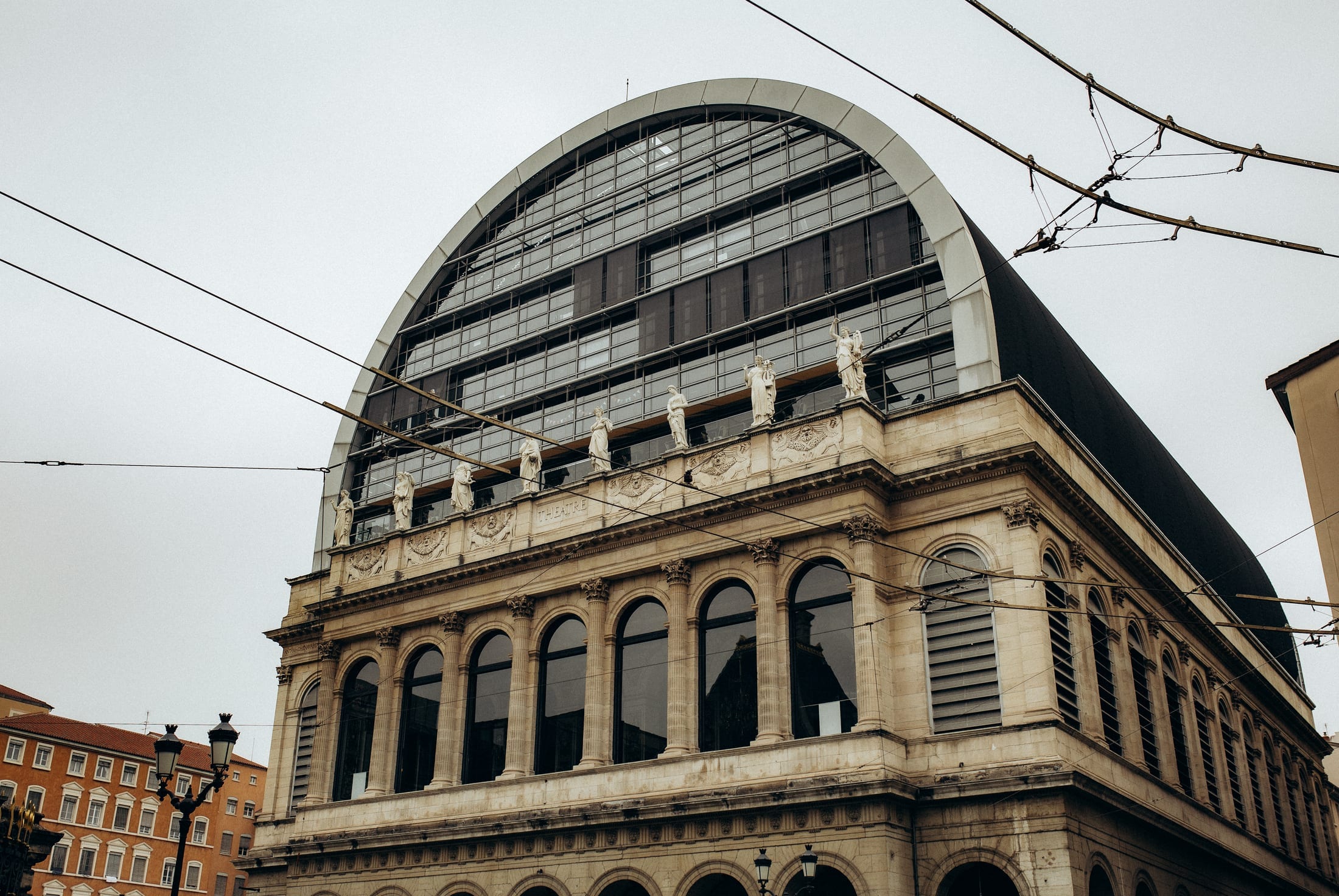 Sous les arcades — 42 / 44