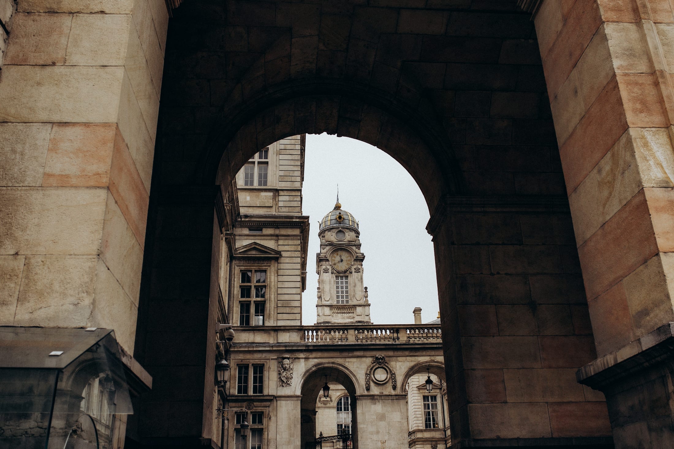 Sous les arcades — 43 / 44