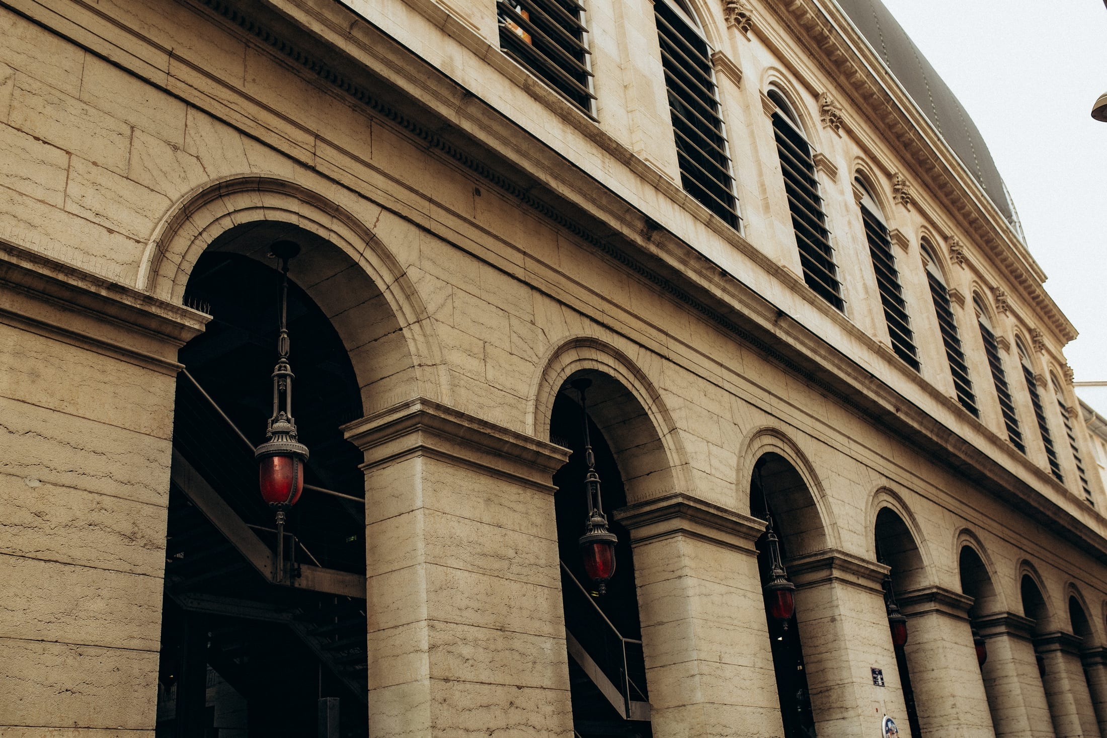 Sous les arcades — 44 / 44
