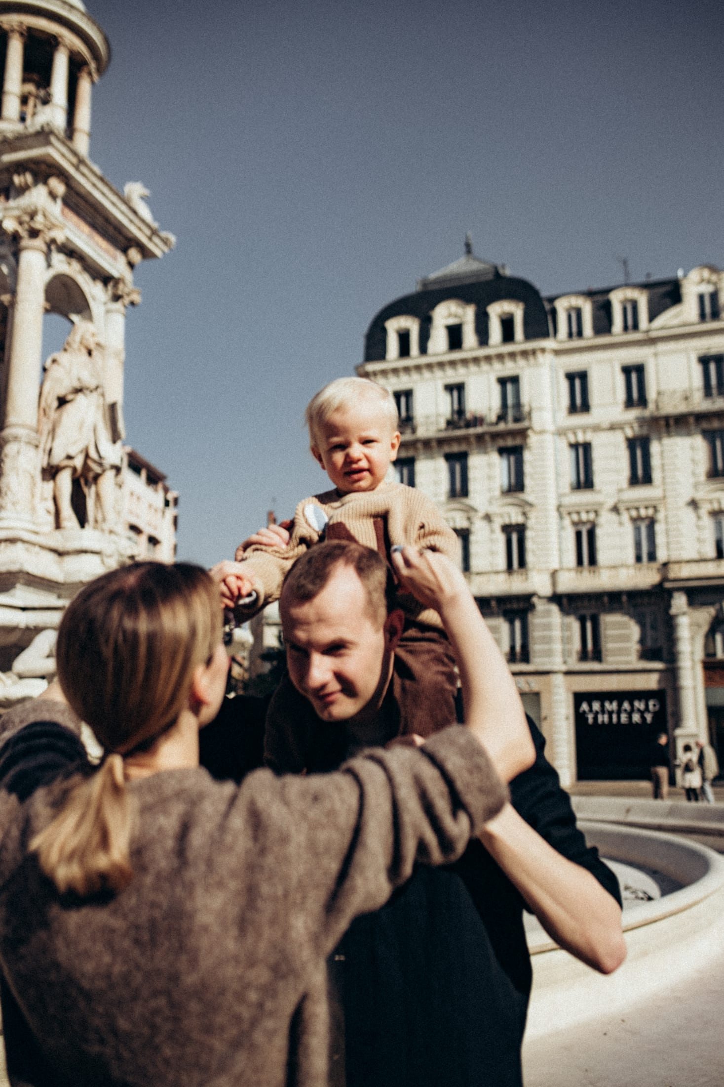 En famille, dans Lyon — 3 / 44