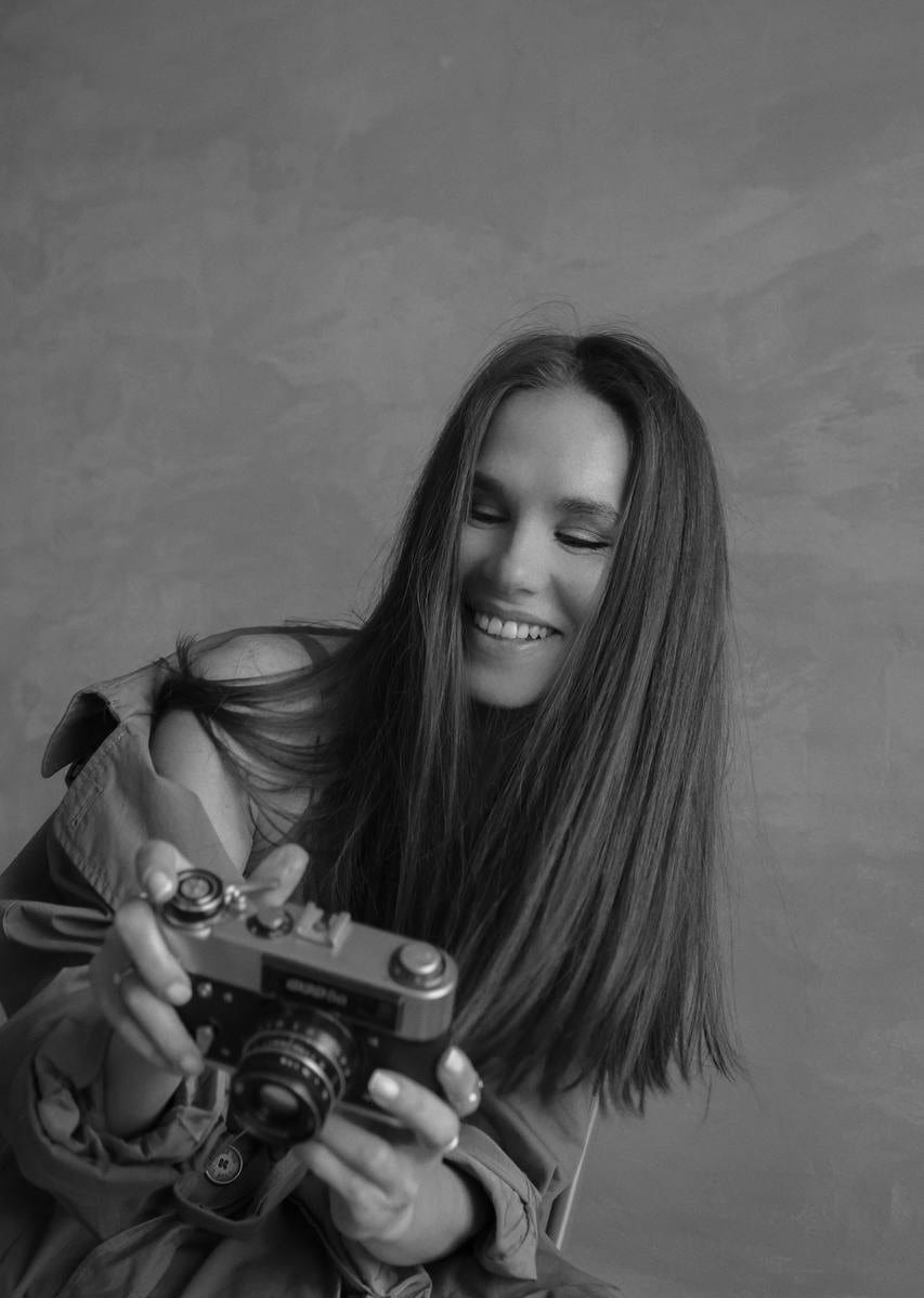 Irina Adamenko, photographer in Lyon, a film camera in her hands.